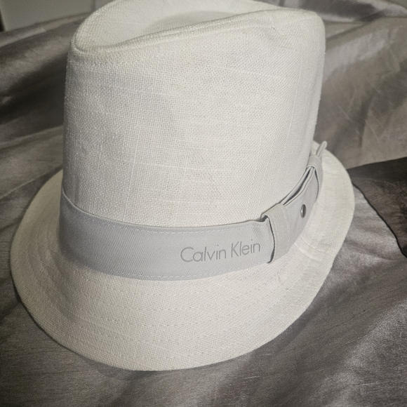 Calvin Klein White Hat - Picture 1 of 2